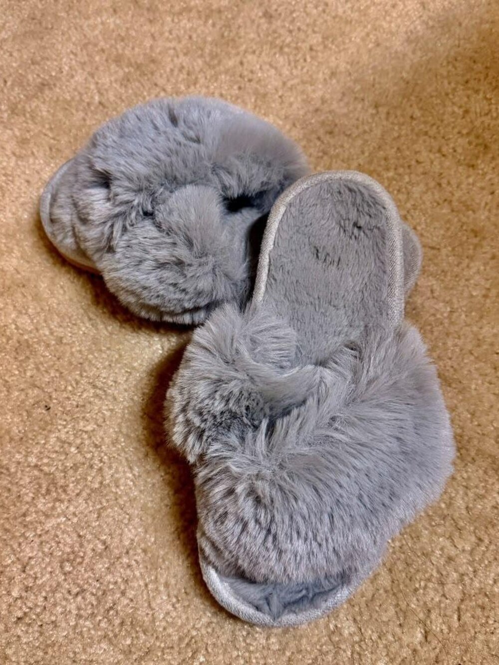 Gray Faux Fur Cozy Slippers Size 5/6 NWOT